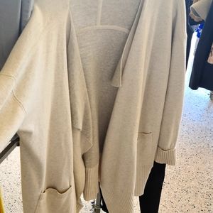 Lululemon reversible wrap oatmeal, to light grey.